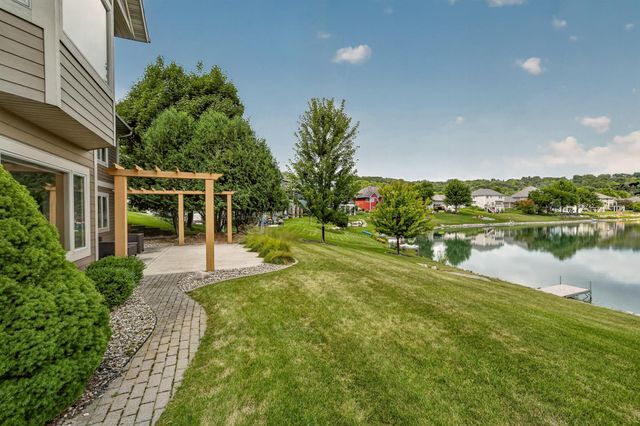 4010 Autumn Lake Court SW, Rochester, MN 55902