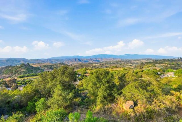 30603 Roadrunner Ridge, Valley Center, CA 92082
