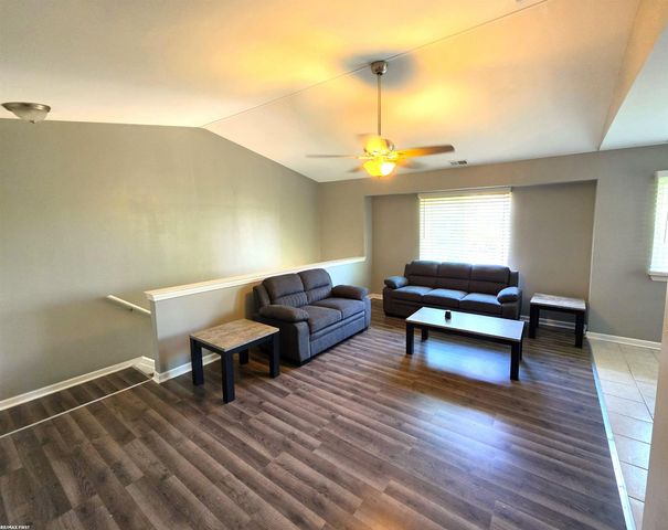 17438 Utica Oaks Lane, Roseville, MI 48066