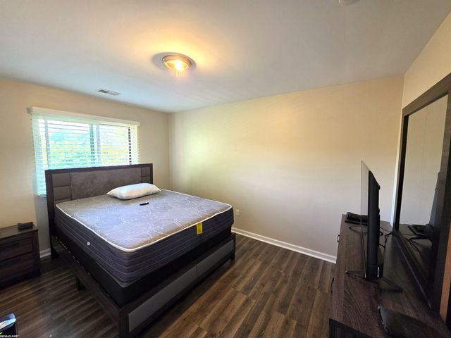 17438 Utica Oaks Lane, Roseville, MI 48066