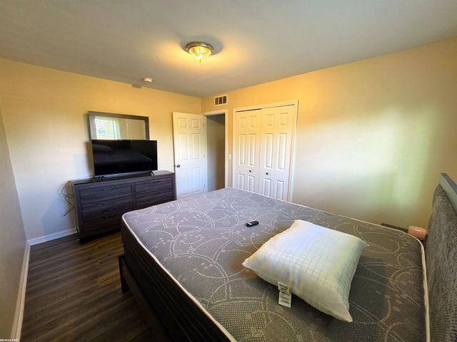 17438 Utica Oaks Lane, Roseville, MI 48066