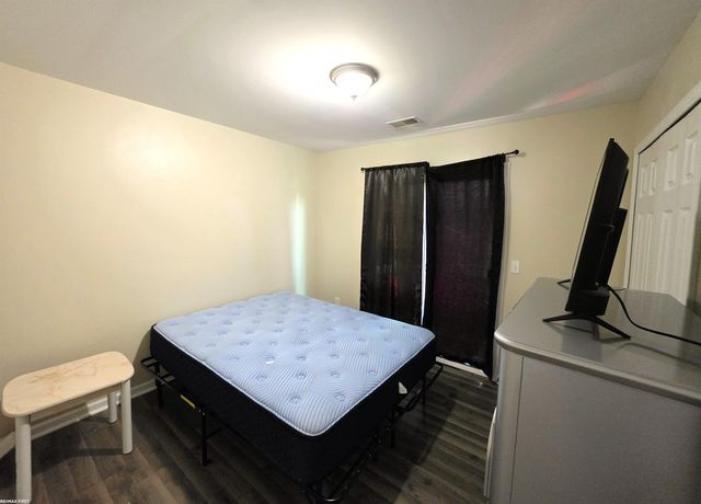 17438 Utica Oaks Lane, Roseville, MI 48066