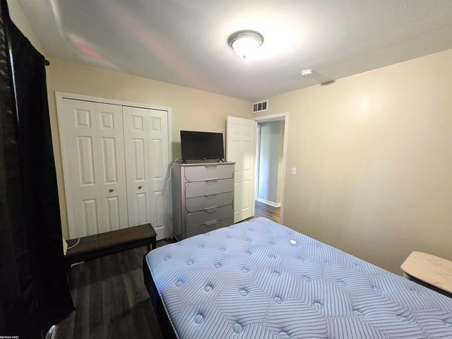 17438 Utica Oaks Lane, Roseville, MI 48066