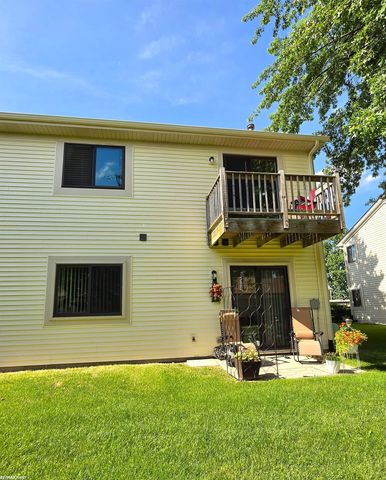 17438 Utica Oaks Lane, Roseville, MI 48066