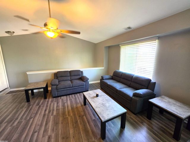 17438 Utica Oaks Lane, Roseville, MI 48066