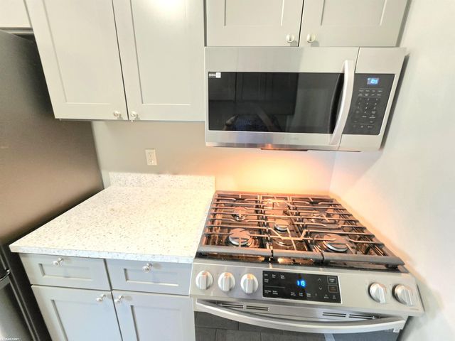 17438 Utica Oaks Lane, Roseville, MI 48066