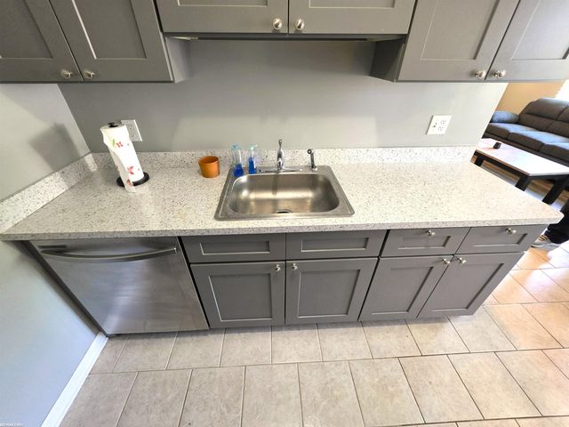 17438 Utica Oaks Lane, Roseville, MI 48066