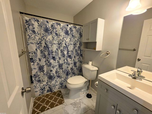 17438 Utica Oaks Lane, Roseville, MI 48066