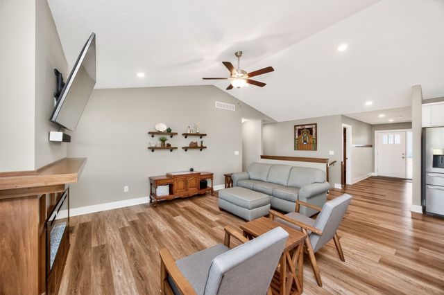 425 SE Esker Ridge Drive, Waukee, IA 50263