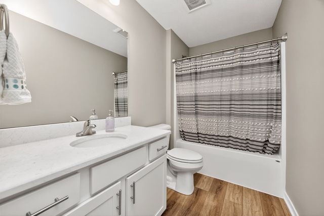 425 SE Esker Ridge Drive, Waukee, IA 50263