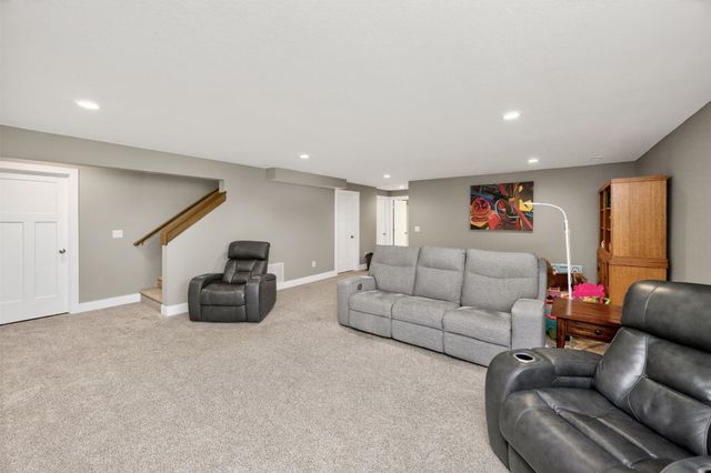 425 SE Esker Ridge Drive, Waukee, IA 50263