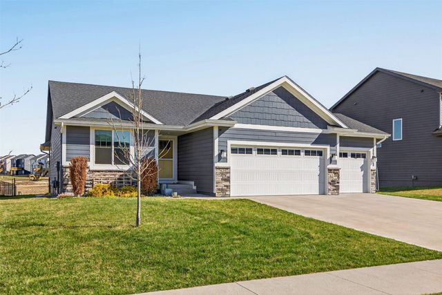 425 SE Esker Ridge Drive, Waukee, IA 50263