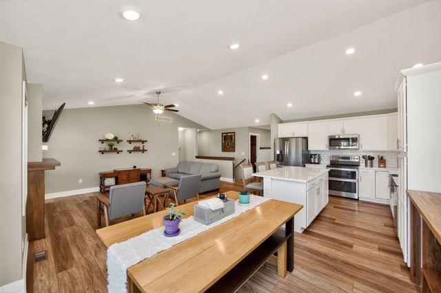 425 SE Esker Ridge Drive, Waukee, IA 50263