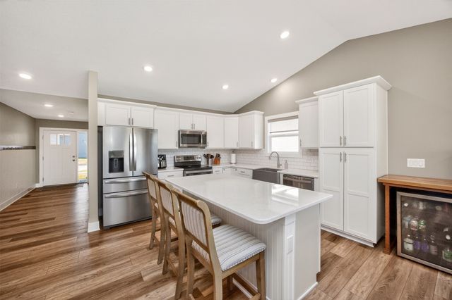 425 SE Esker Ridge Drive, Waukee, IA 50263