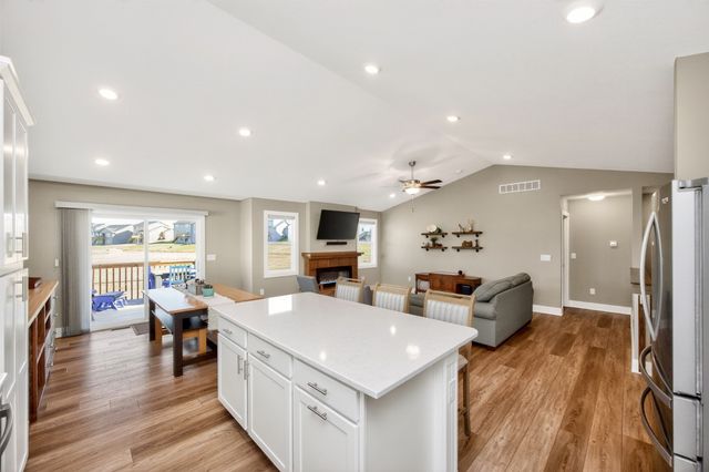 425 SE Esker Ridge Drive, Waukee, IA 50263