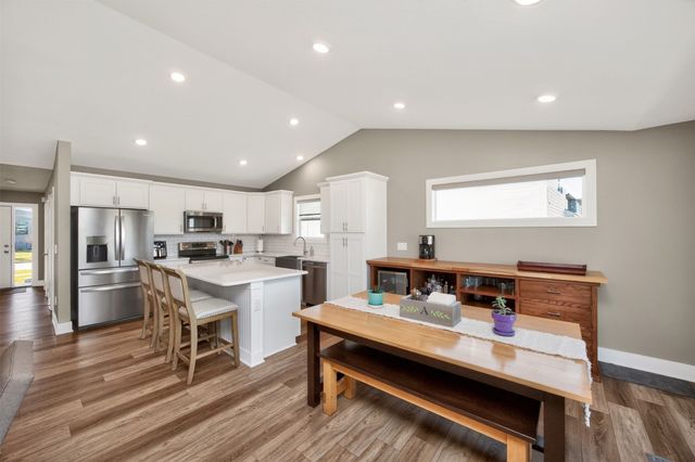 425 SE Esker Ridge Drive, Waukee, IA 50263