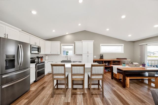 425 SE Esker Ridge Drive, Waukee, IA 50263