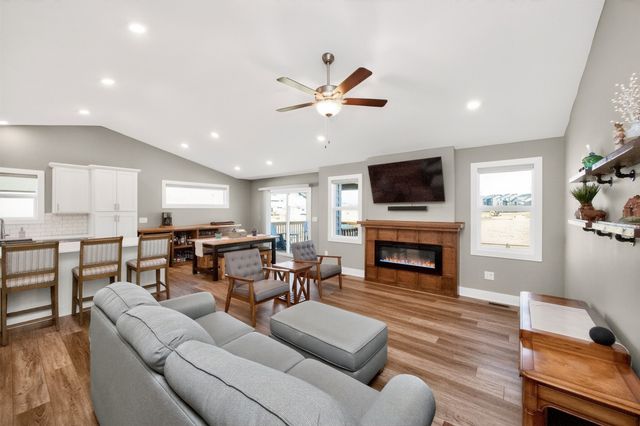 425 SE Esker Ridge Drive, Waukee, IA 50263