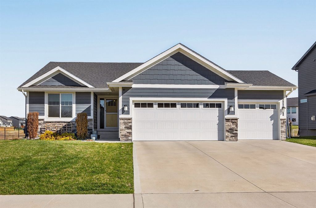425 SE Esker Ridge Drive, Waukee, IA 50263
