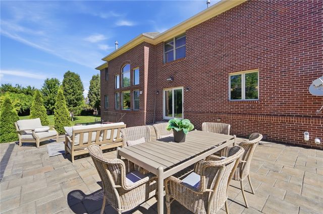 10540 Wallingsford Circle, Washington Twp, OH 45458