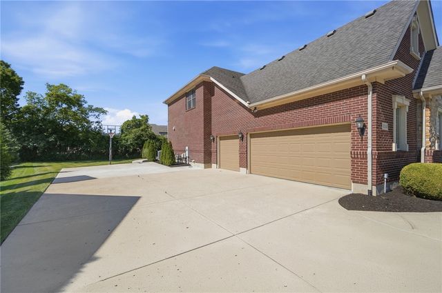 10540 Wallingsford Circle, Washington Twp, OH 45458