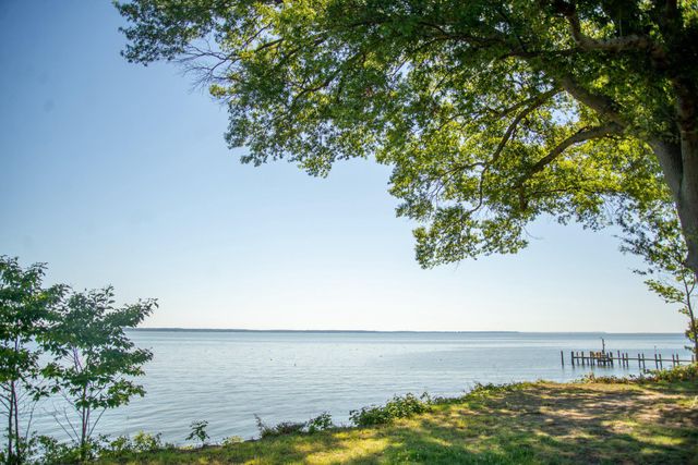 30 11TH ST, Colonial Beach, VA 22443