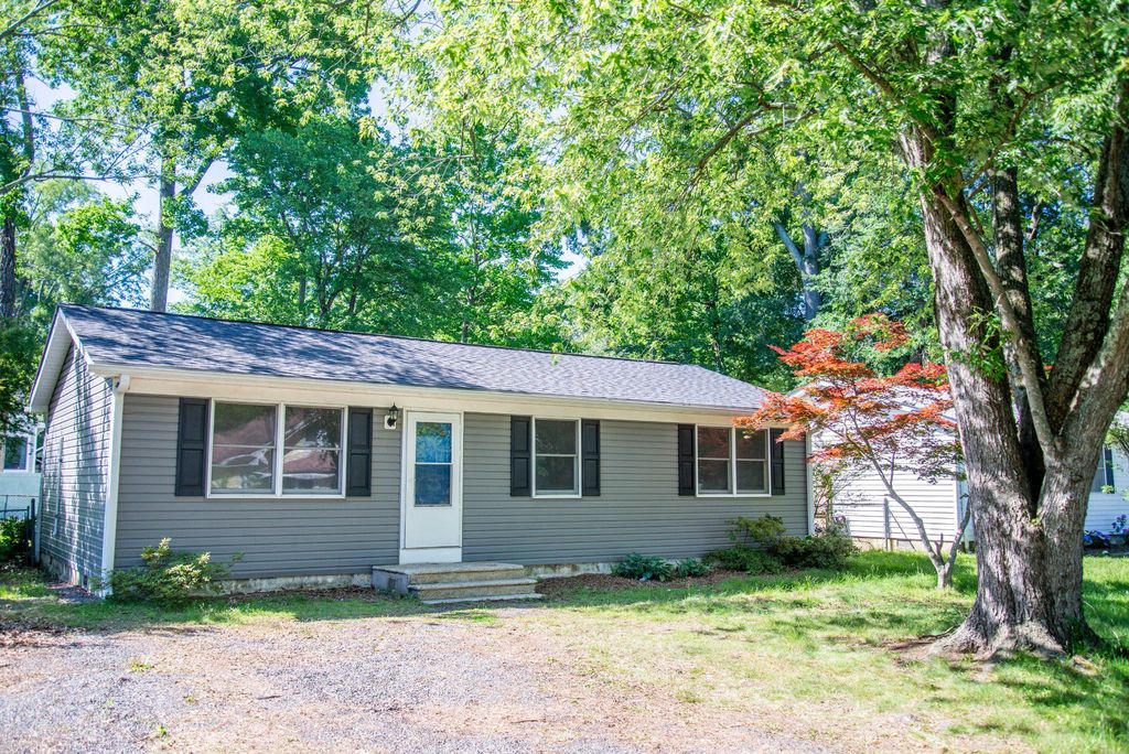 30 11TH ST, Colonial Beach, VA 22443