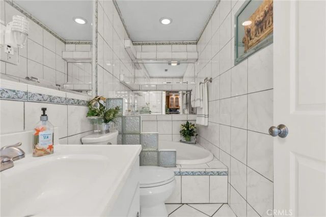 11337 Hayvenhurst, Granada Hills, CA 91344