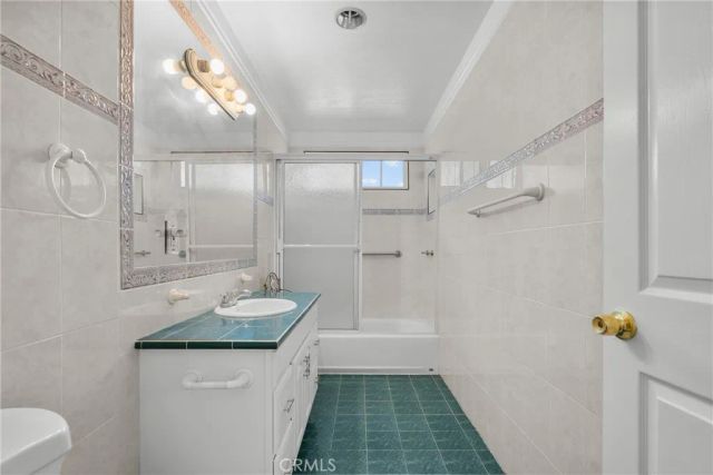 11337 Hayvenhurst, Granada Hills, CA 91344