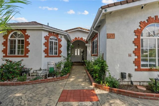 11337 Hayvenhurst, Granada Hills, CA 91344