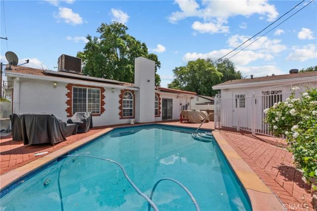 11337 Hayvenhurst, Granada Hills, CA 91344