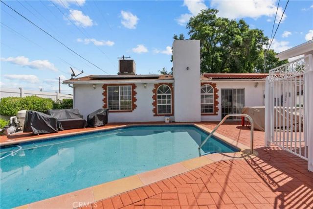 11337 Hayvenhurst, Granada Hills, CA 91344