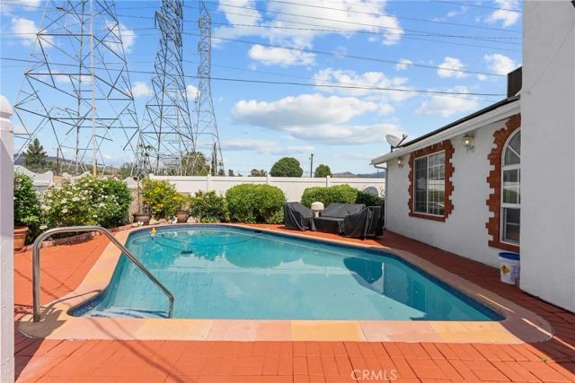 11337 Hayvenhurst, Granada Hills, CA 91344