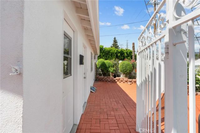 11337 Hayvenhurst, Granada Hills, CA 91344