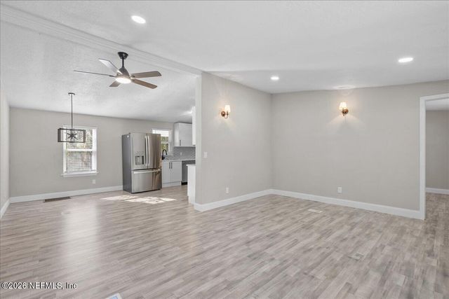 121 LYNNWOOD Avenue, Interlachen, FL 32148