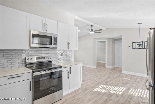 121 LYNNWOOD Avenue, Interlachen, FL 32148