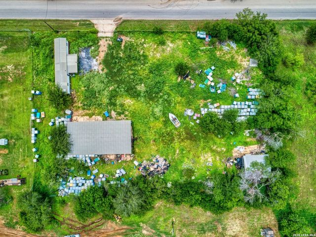 1507 Jourdanton Ave, Jourdanton, TX 78026