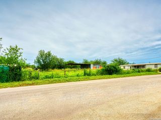 1507 Jourdanton Ave, Jourdanton, TX 78026