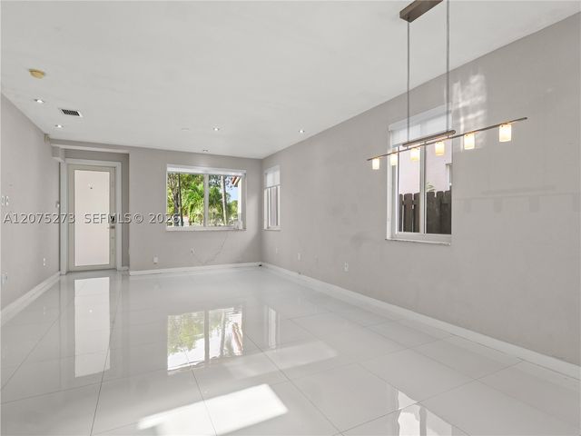15392 SW 25th Ter, Miami, FL 33185
