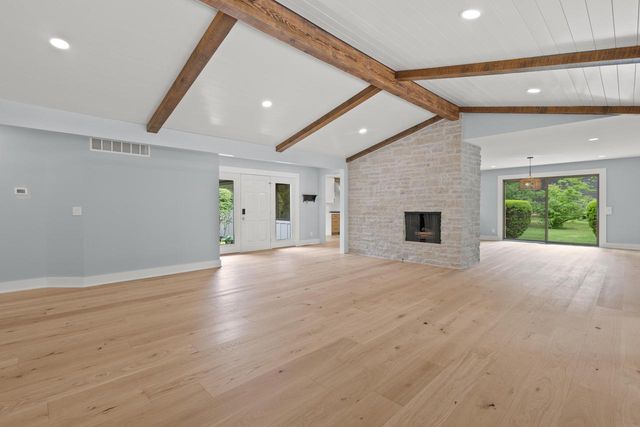 986 Indian Hills ROAD, Fontana, WI 53125