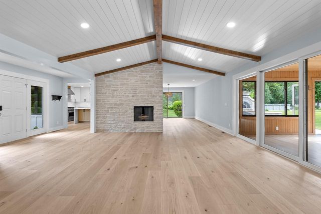 986 Indian Hills ROAD, Fontana, WI 53125