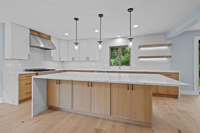 986 Indian Hills ROAD, Fontana, WI 53125