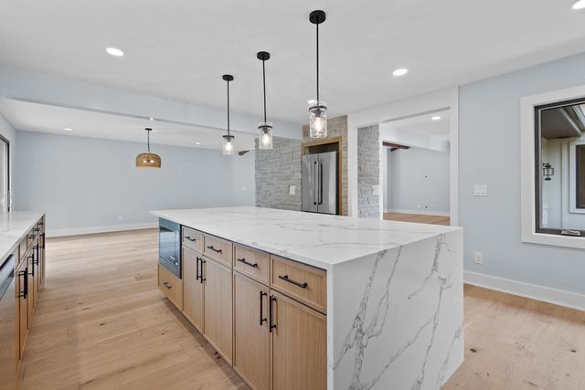 986 Indian Hills ROAD, Fontana, WI 53125