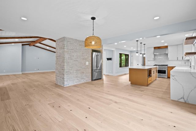 986 Indian Hills ROAD, Fontana, WI 53125