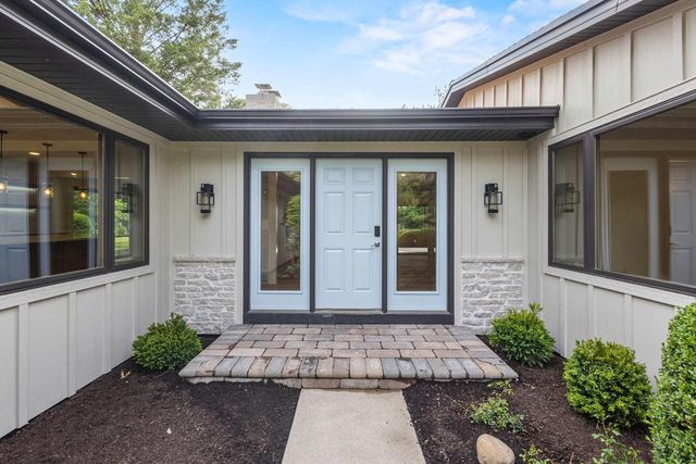 986 Indian Hills ROAD, Fontana, WI 53125