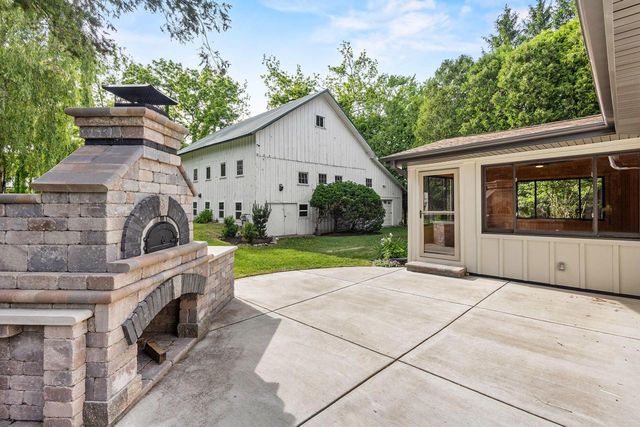 986 Indian Hills ROAD, Fontana, WI 53125