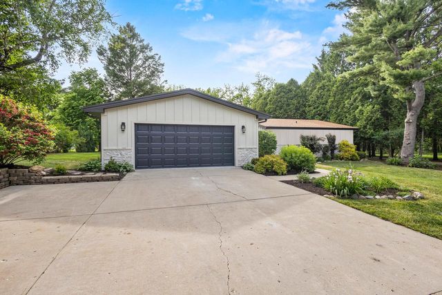 986 Indian Hills ROAD, Fontana, WI 53125