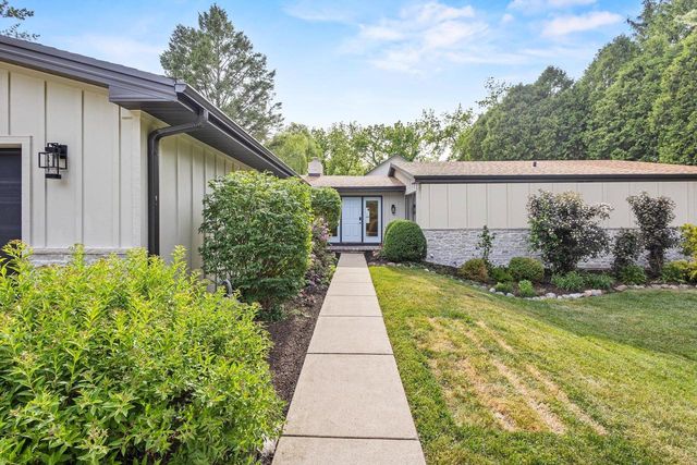 986 Indian Hills ROAD, Fontana, WI 53125