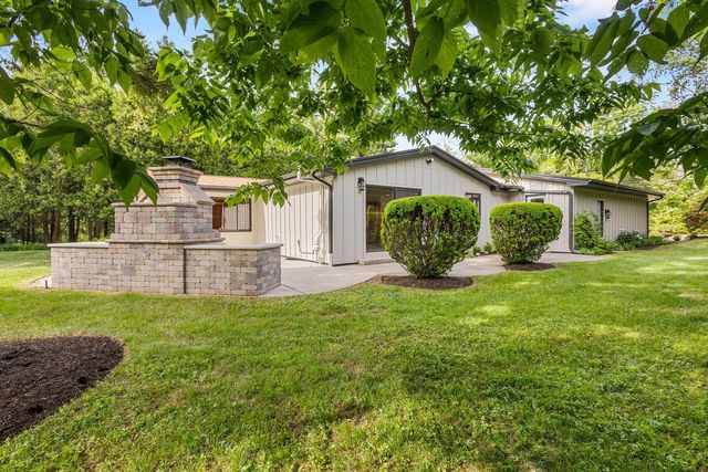 986 Indian Hills ROAD, Fontana, WI 53125