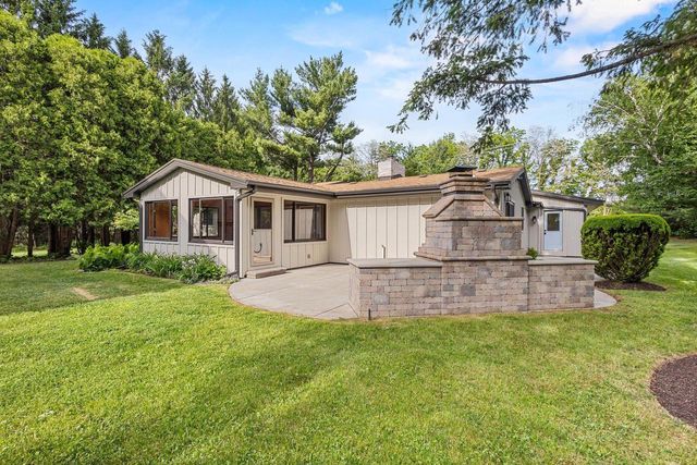 986 Indian Hills ROAD, Fontana, WI 53125